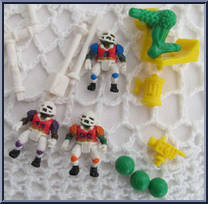 Turtle-Top - Michaelangelo's Football Playset (with Cards) from Teenage Mutant Ninja Turtles - Mini Mutants manufactured by Playmates [Loose]