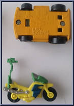 Turtle Transports - The Totally Tiny Turtle Combo (with Card) from Teenage Mutant Ninja Turtles - Mini Mutants manufactured by Playmates [Loose]